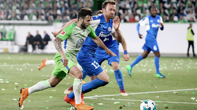 包含狼堡战胜科隆，稳定表现保持不败战绩的词条