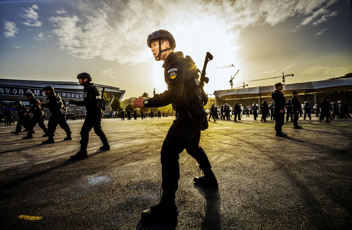 包含西部强队联手出击，青岛劲旅实力过硬的词条