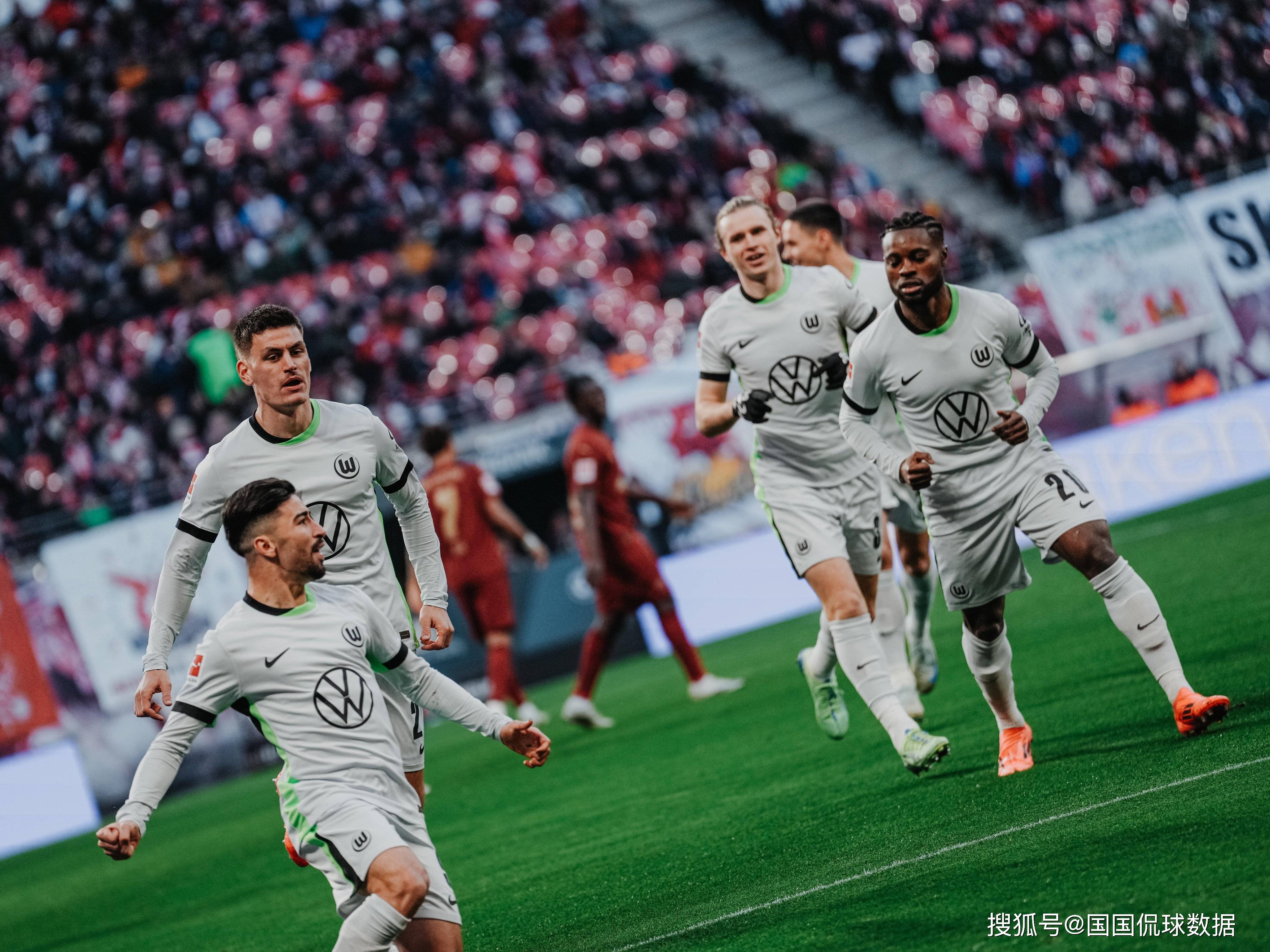 包含弗赖堡不敌对手，遭遇连败危机的词条